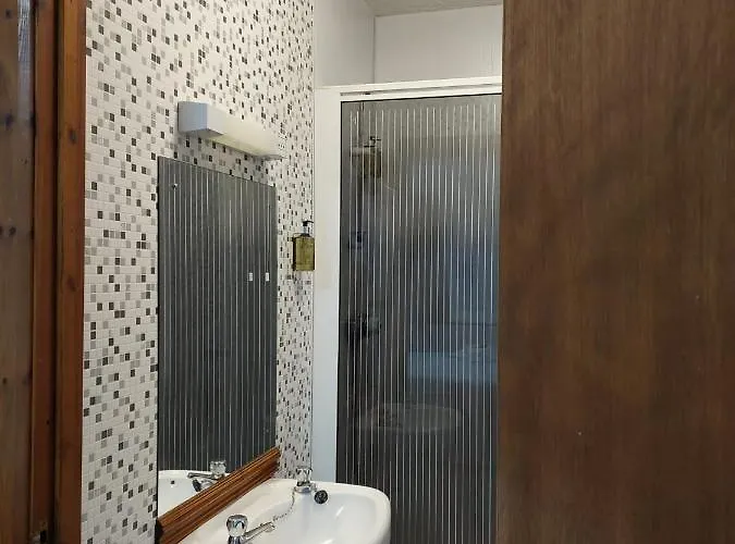 Twa Dogs Keswick (Cumbria)