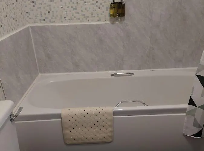 Twa Dogs Guest house 3*