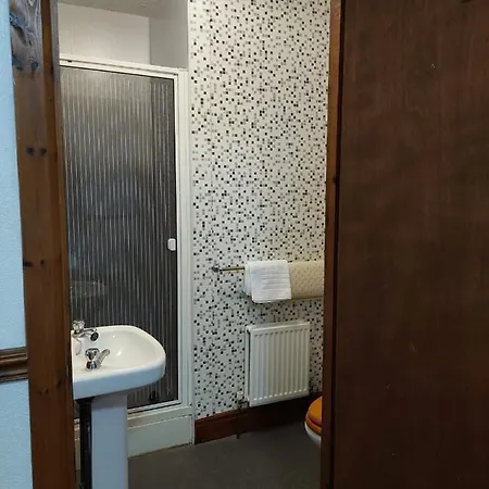 Twa Dogs Guest house 3*